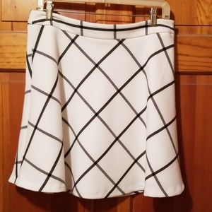 LOFT skirt size 8 white & black plaid